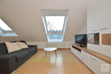 Lörick – Seestern: Gemütliche Dachgeschoß-Wohnung im Reihenendhaus, 40547 Düsseldorf (Lörick), Rosellener Weg