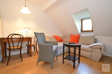 Stockum: Charmantes DG-Apartment im beliebten Blumenviertel an der Messe, 40474 Düsseldorf (Stockum), Amsterdamer Strasse