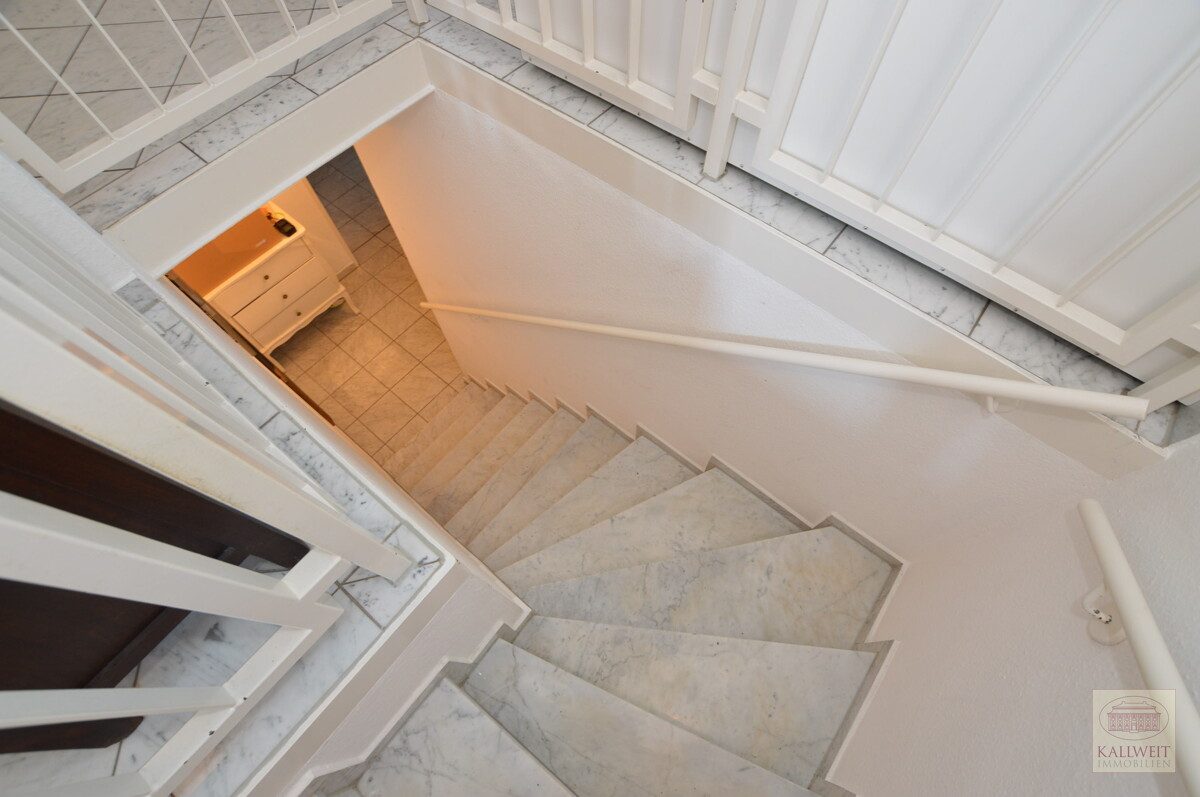 Ideale Familien-Wohnung in Angermund - Treppenabgang UG