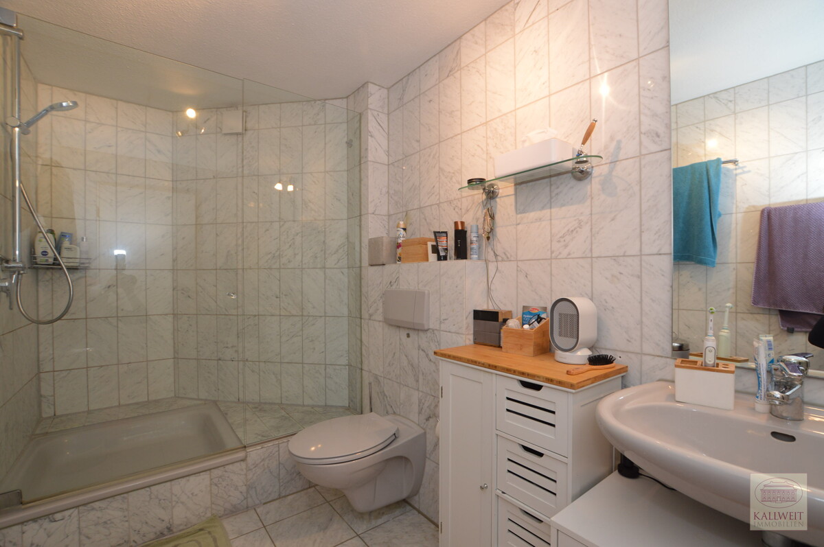 Ideale Familien-Wohnung in Angermund - Duschbad UG