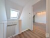 Altbau trifft Moderne: 4-Zimmer Maisonette-Wohnung - Treppe Blick Schlafzimmer