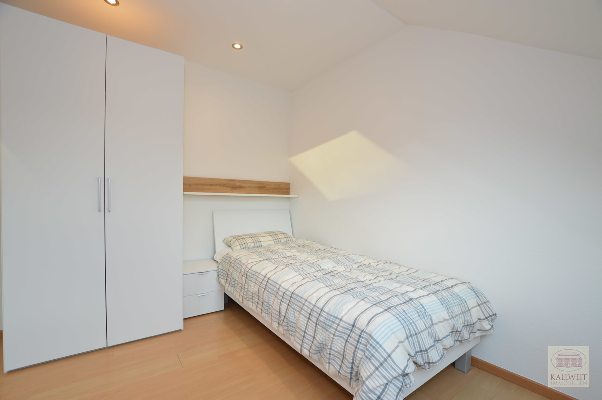 Lörick – Seestern: Gemütliche Dachgeschoß-Wohnung im Reihenendhaus für Pendler - Foto 5