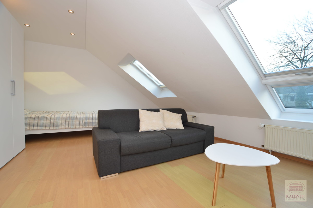 Lörick – Seestern: Gemütliche Dachgeschoß-Wohnung im Reihenendhaus für Pendler - Foto 4