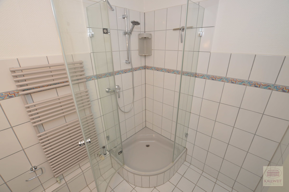 Lörick – Seestern: Gemütliche Dachgeschoß-Wohnung im Reihenendhaus für Pendler - Foto 1