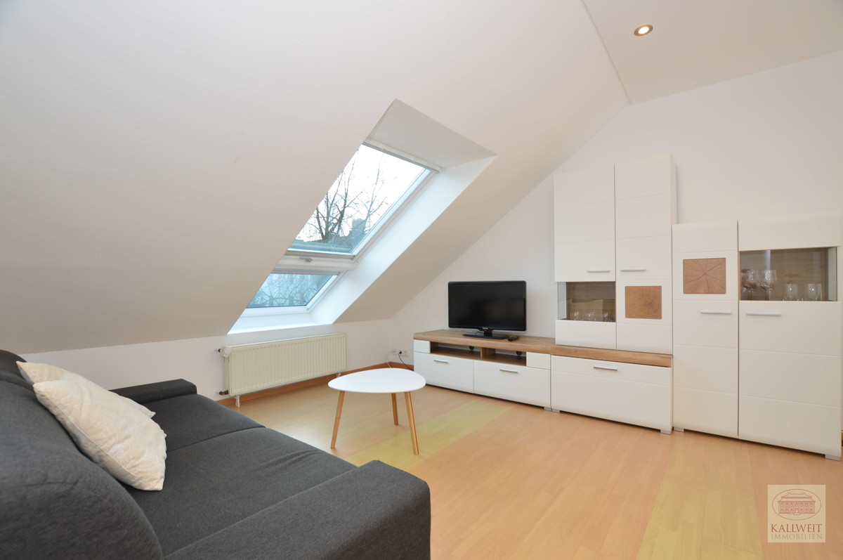 Lörick – Seestern: Gemütliche Dachgeschoß-Wohnung im Reihenendhaus für Pendler - Foto 2