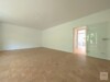 Oberkassel: Großzügige, sanierte 2-Zimmer Wohnung - Wohnzimmer