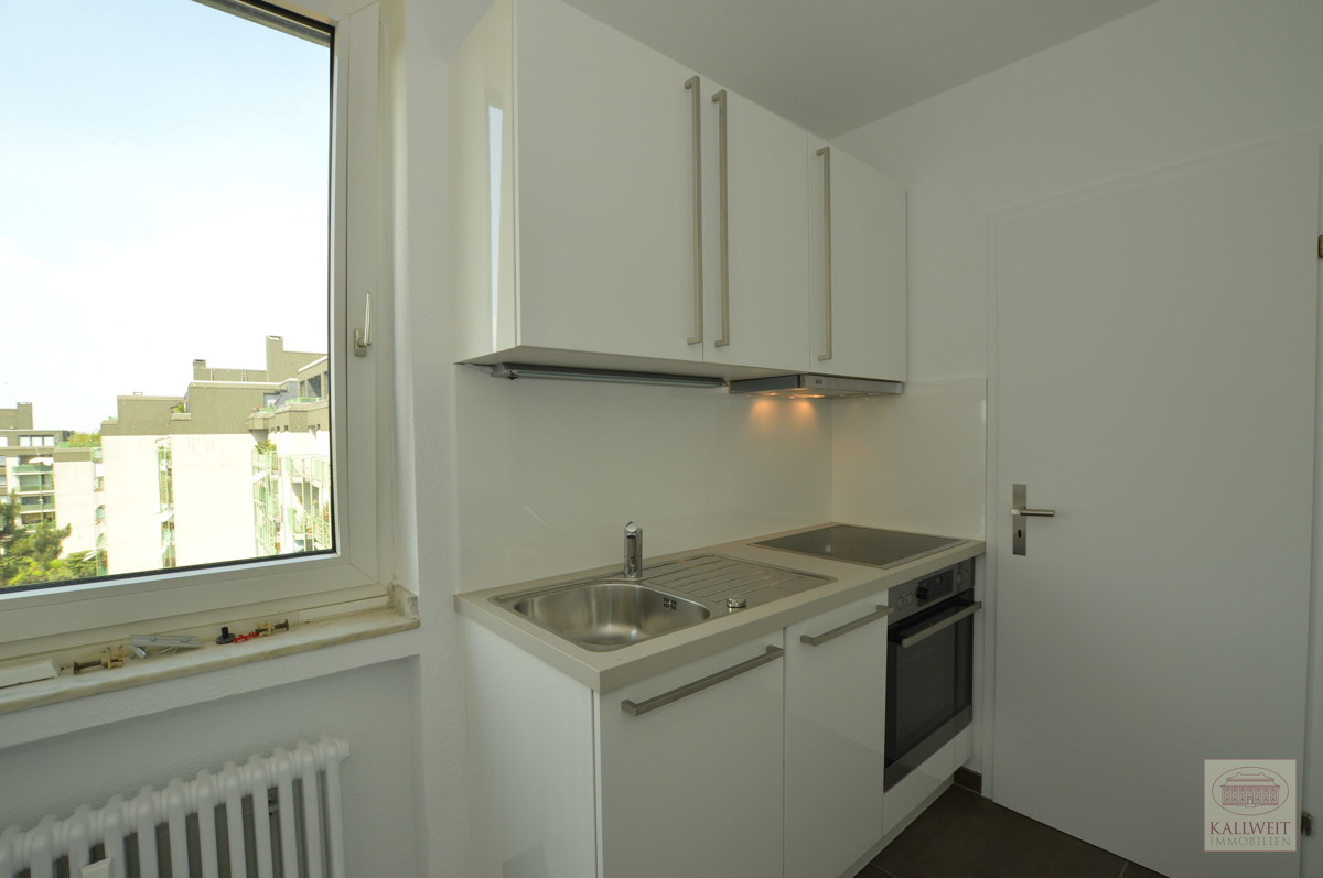 Unterrath: gepflegte 2 Zimmer mit Balkon und Einbauküche - Küche
