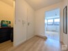 Voll saniertes Dachgeschoß-Apartment in Eller-Süd - Diele Blick Wohnküche und Eingang