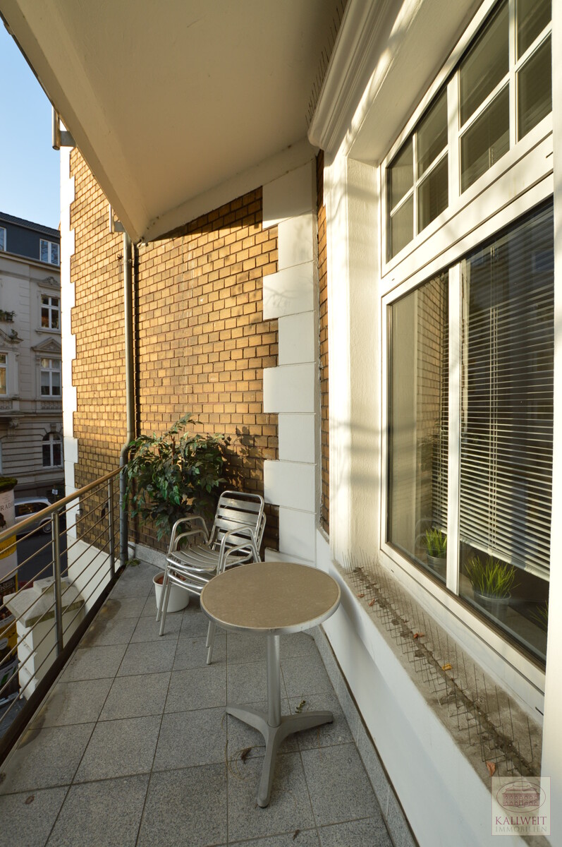 Einmalige Chance: Altbau-Apartment mit Kamin - Balkon