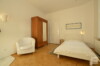 Einmalige Chance: Altbau-Apartment mit Kamin - Wohnraum Blick Eingang