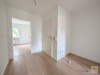 Erstbezug: Sanierte 2-Zimmer in Eller - Diele Blick Eingang & Schlafzimmer