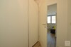 Pendlerwohnung in Lörick: Gemütliche 1-Raum Wohnung in ruhiger Lage - Diele Blick Wohnraum