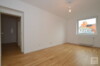 Sanierter 2-Zimmer Stil-Altbau im beliebten Pempelfort - Wohnzimmer